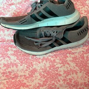 Gray adidas 1.0 swift run Knit Sneakers
Men’s 9 women’s 11